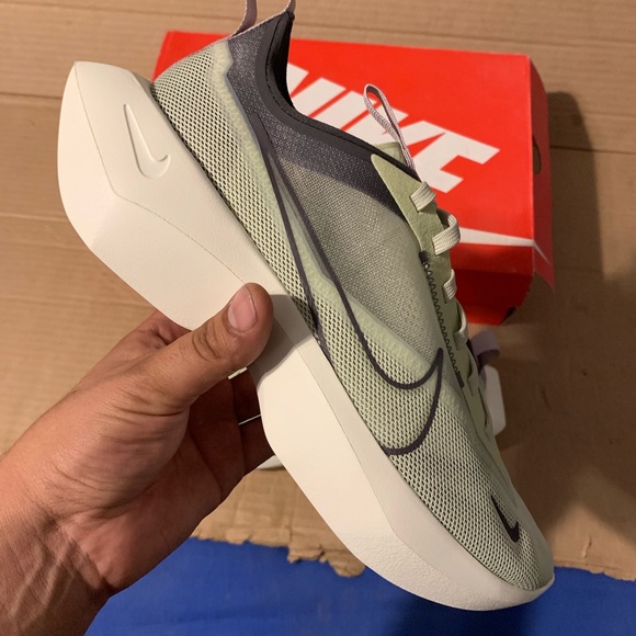 nike vista lite olive aura